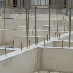 Comment réussir le coffrage d'un mur en béton sans erreurs courantes