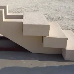 Construire un escalier en béton facilement avec un kit coffrage adapté