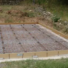 Coffrage dalle béton : astuces pour un résultat parfait et durable