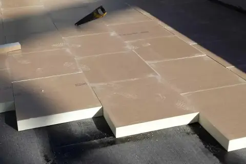 Isolation terrasse toiture : évitez les déperditions thermiques et améliorez votre confort