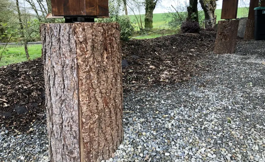 Habillage poteau béton extérieur : 5 solutions pratiques et esthétiques