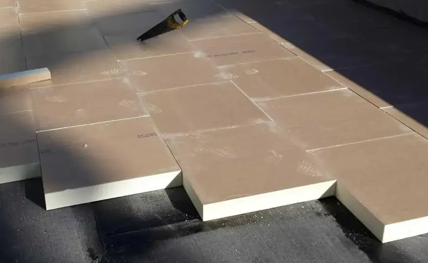 Isolation terrasse toiture : évitez les déperditions thermiques et améliorez votre confort