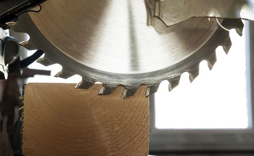 Comment utiliser une scie circulaire en toute sécurité et efficacement