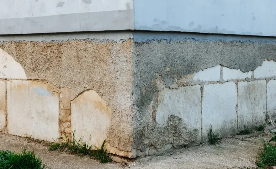 Comment isoler un mur en pierre humide et éviter des dégâts coûteux