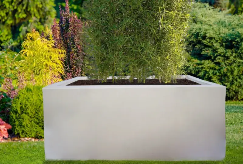 Bacs à fleurs en béton préfabriqué : styles variés pour tous les espaces